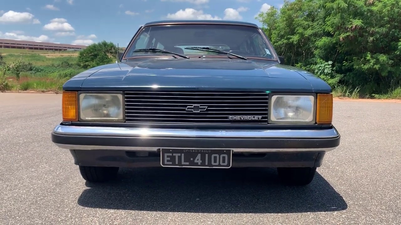 Top de linha: Chevrolet Caravan Comodoro 250-S 1980 azul ultramar