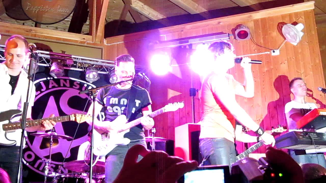 Neljänsuora - Tahdon sinut - Pappisten lava 12.8.11