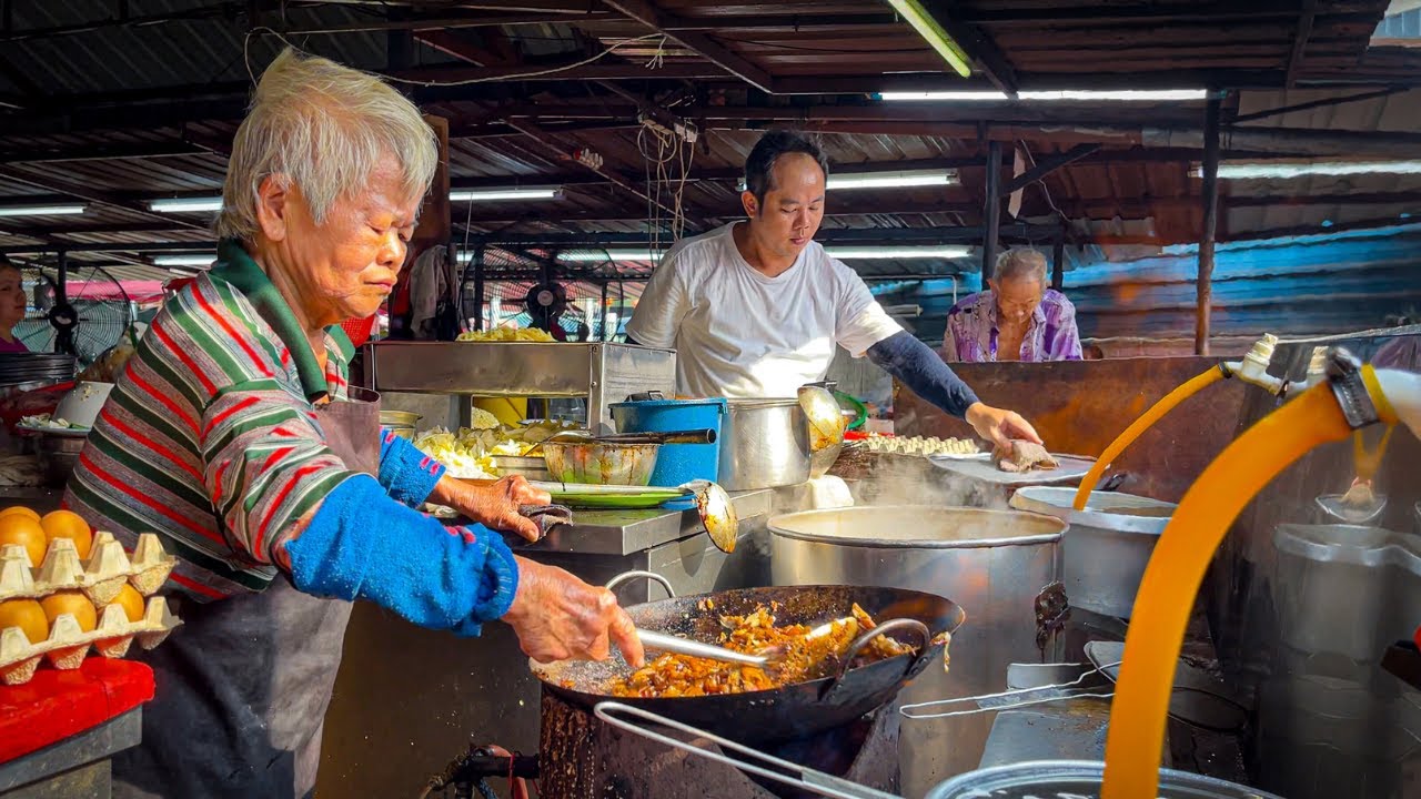 The 57-Year-Old Klang Stir-Fry Noodle Stall Where an 86-Year-Old Chef Continues the Tradition