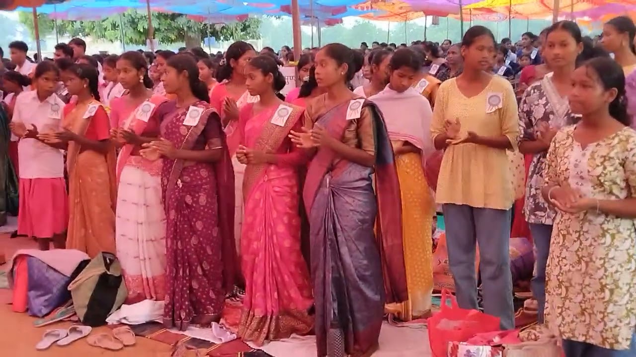 मंडली कर भाई बहिन मन आत्मा के न रे भुलावा ,  लोम्बाई पेरिस काउंसिल युवकों सम्मेलन वीडियो ✝️🥰🤗✝️