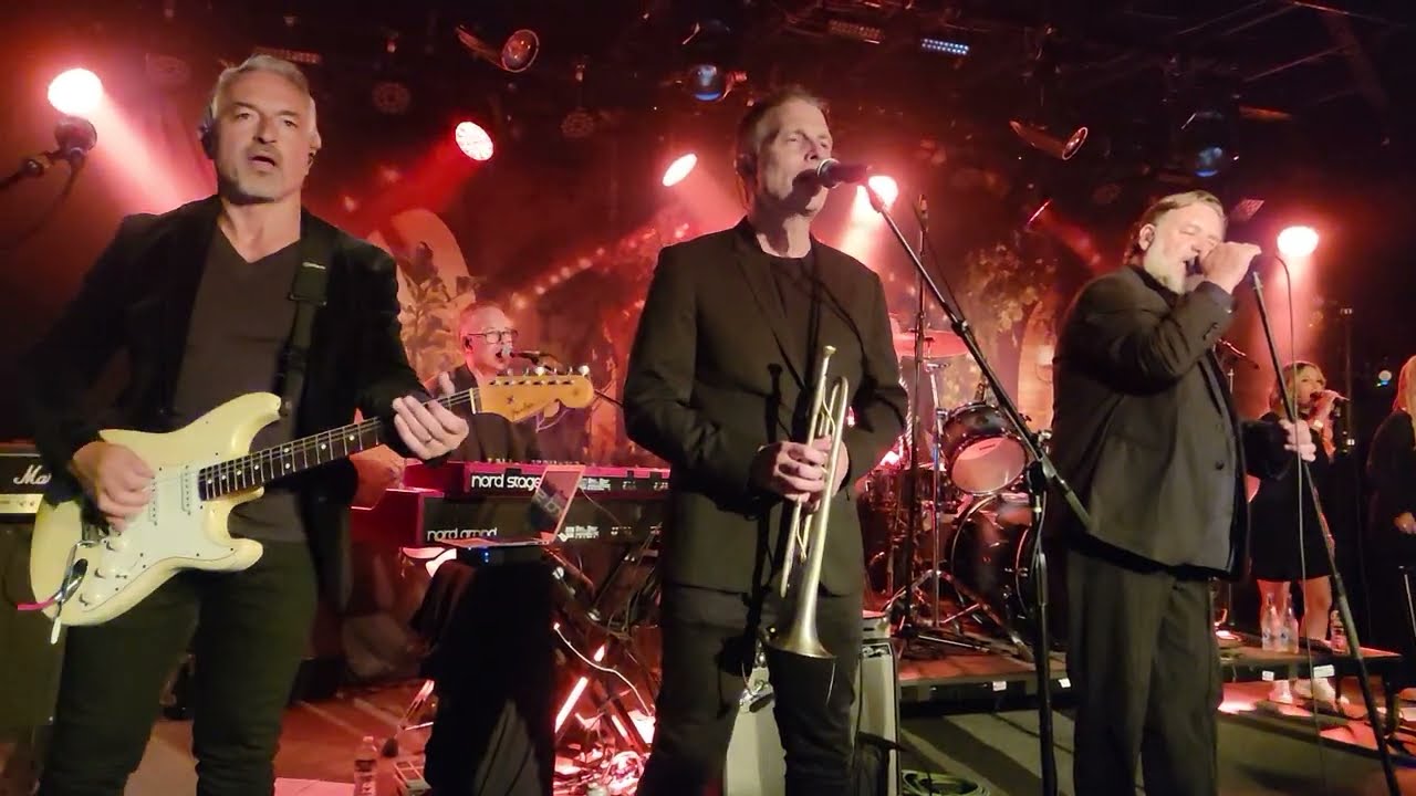 Russell Crowe - Stand / Baby, Don't Be So Unkind - Live Stone Pony