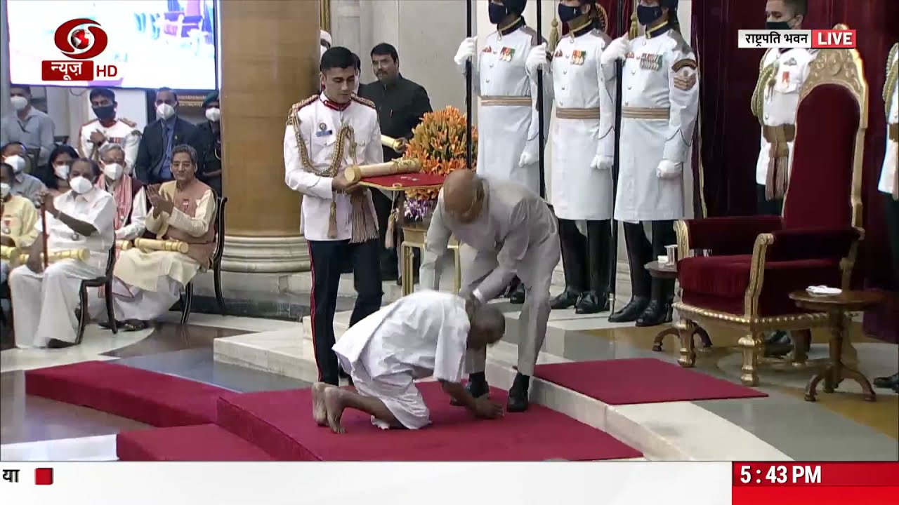 Swami Sivananda receives Padma Shri award from President Kovind, for his contribution in Yoga