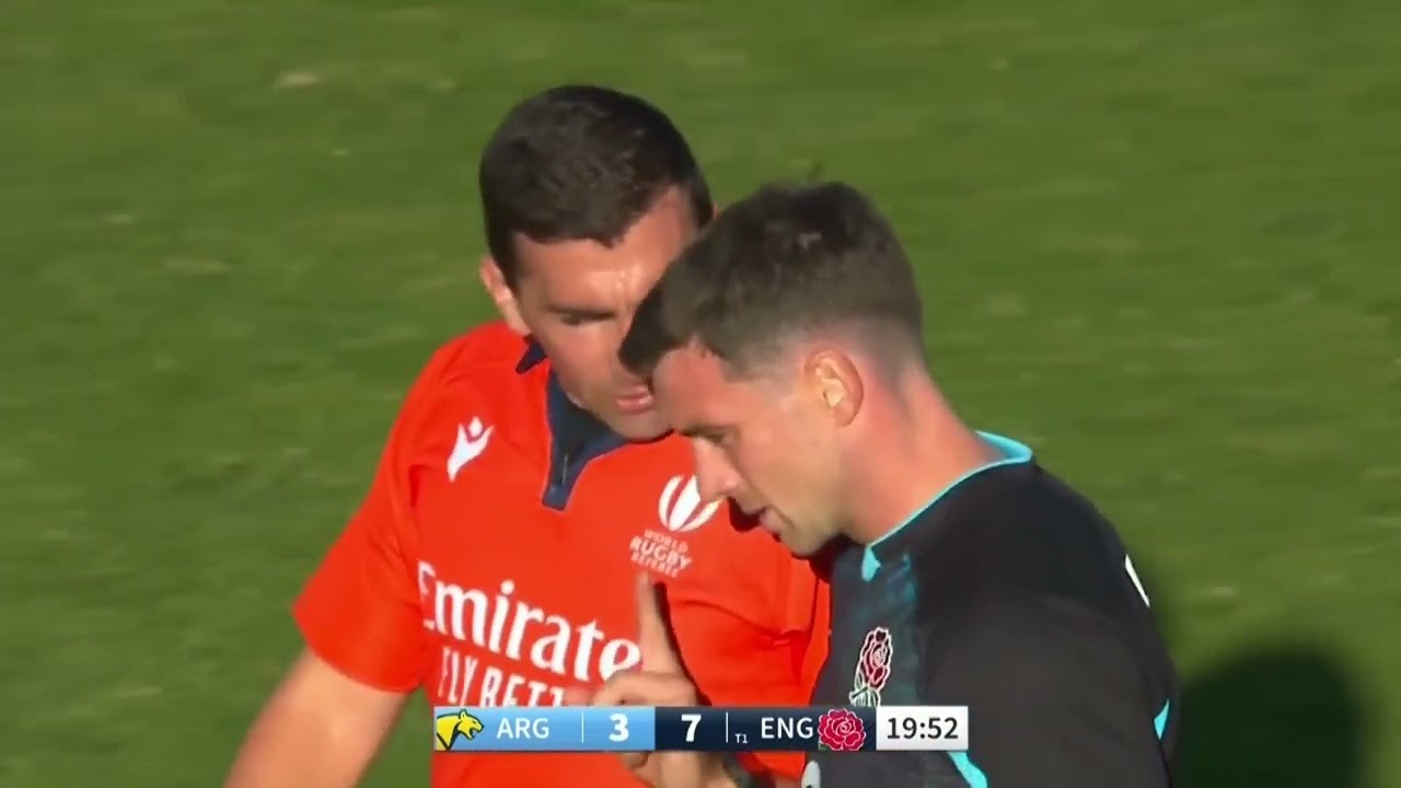 Ben Curry shoulder to Pablo Matera head