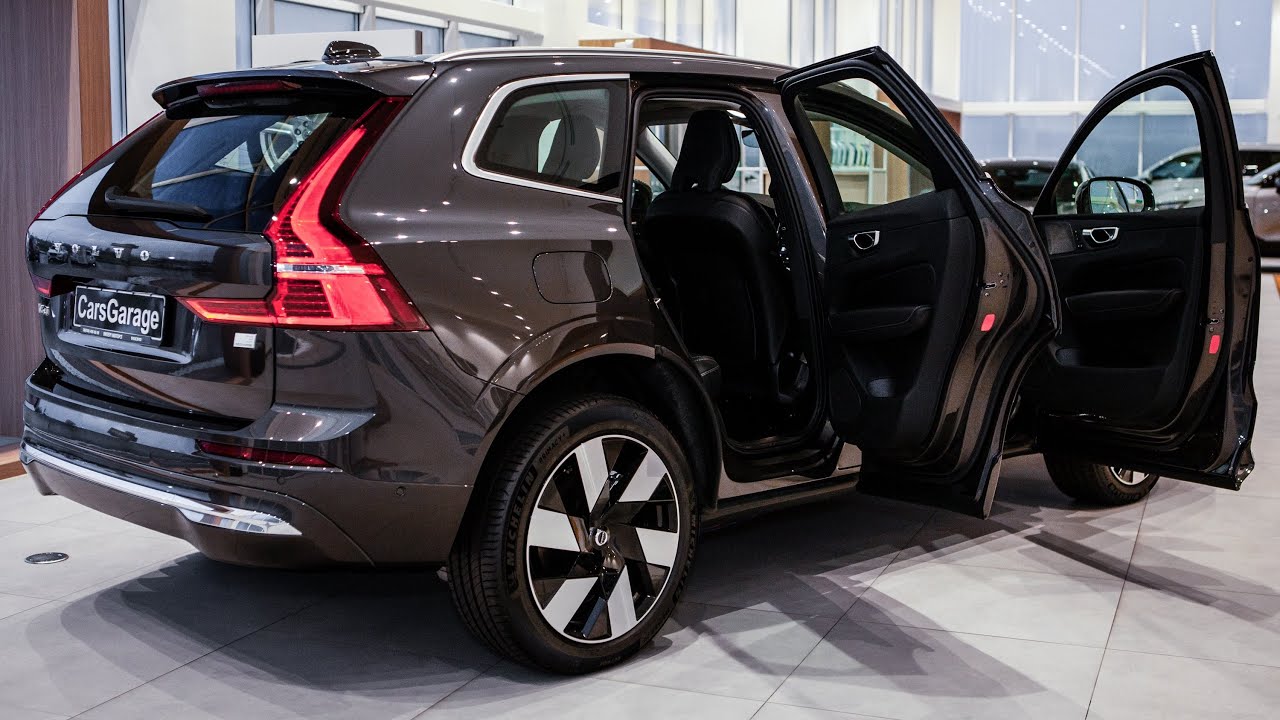 2024 Volvo XC60 Ultimate Bright Platinum Grey - Luxury SUV in Detail