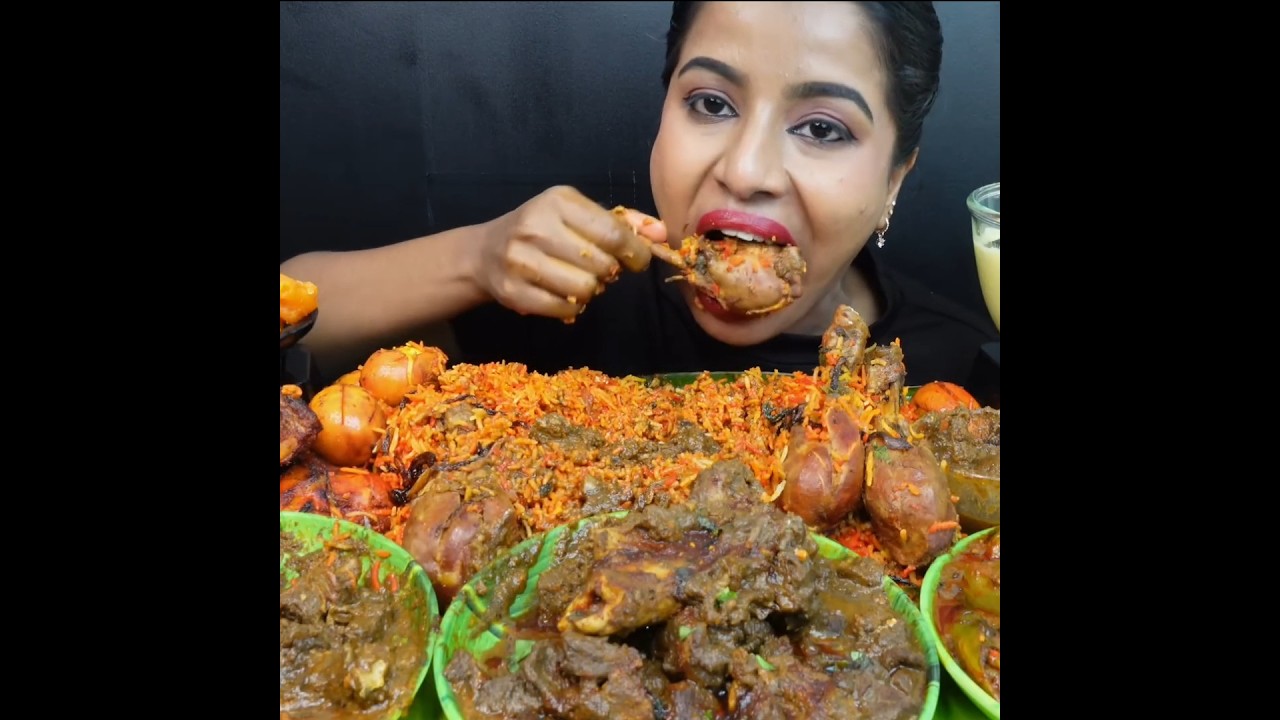 ASMR: EATING SPICY CHICKEN CURRY🔥 BASMATI RICE || #shorts #mukbangn#asmreating #mukbangasmr #asmr
