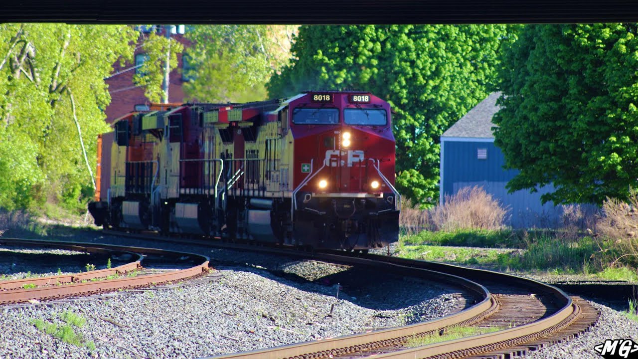 Mixed Freight and Foreign Power on a Foreign Intermodal