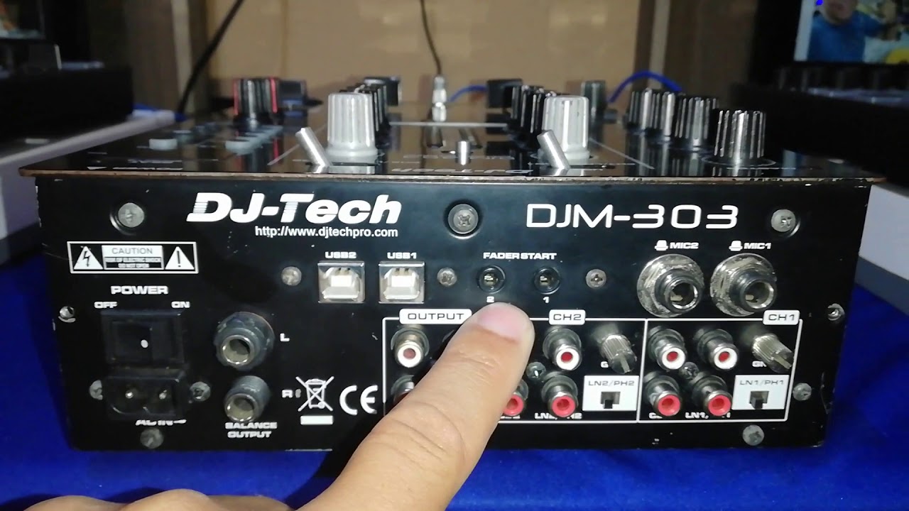Behringer CMD PL 01 e Mixer DJ Tech DJM 303