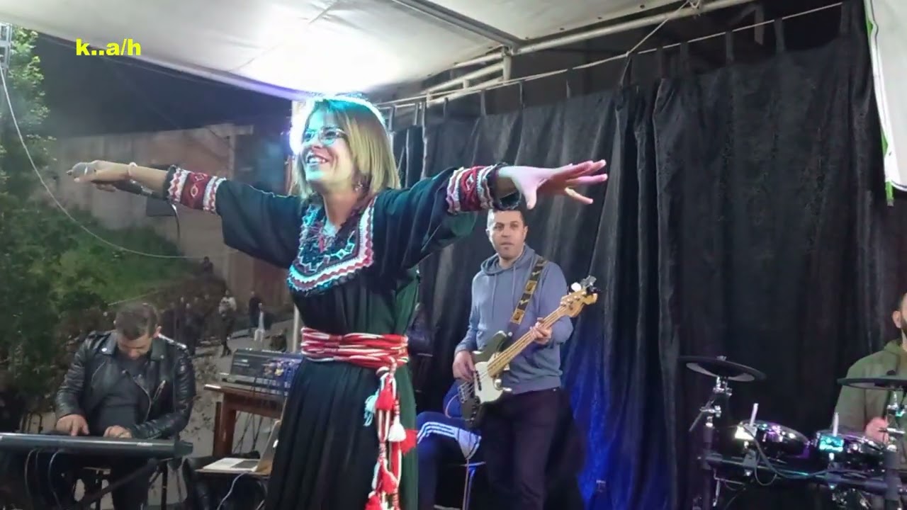 Quand noria chante, tous les spectateurs chantent avec elle ,village Sahel "bouzeguéne" à tizi-ouzou