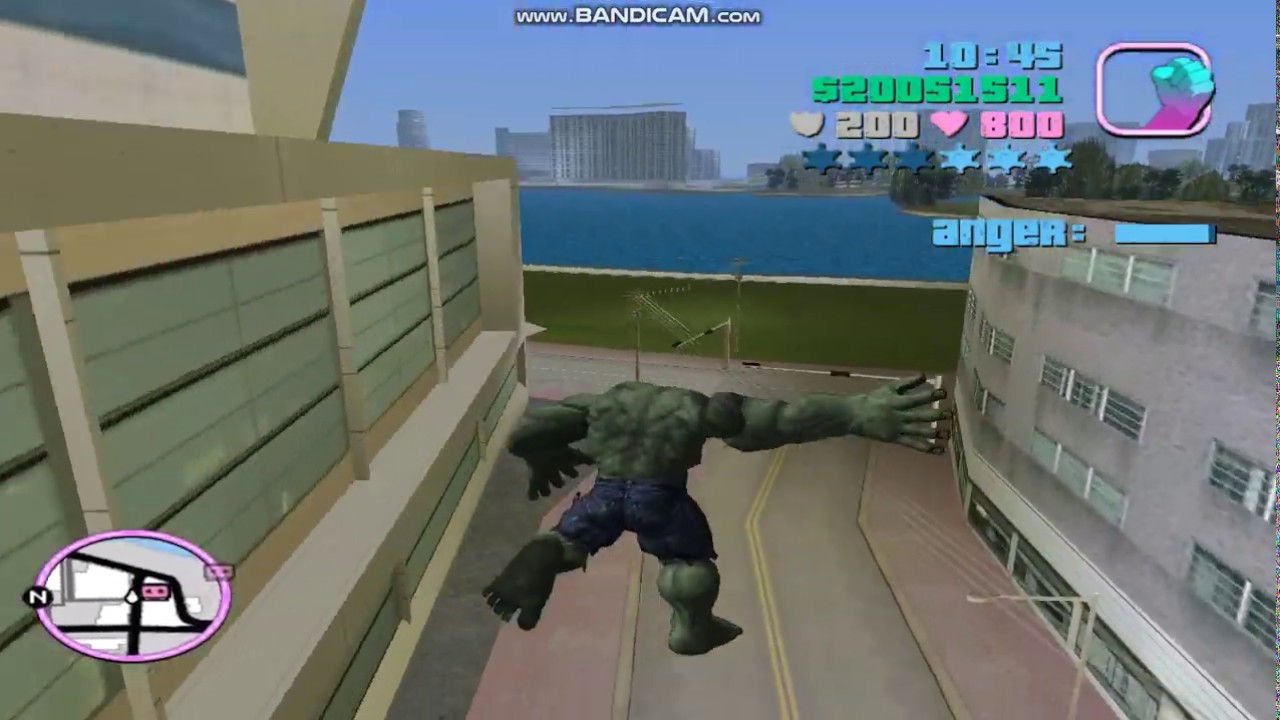 Hulk jumping around in Vice City