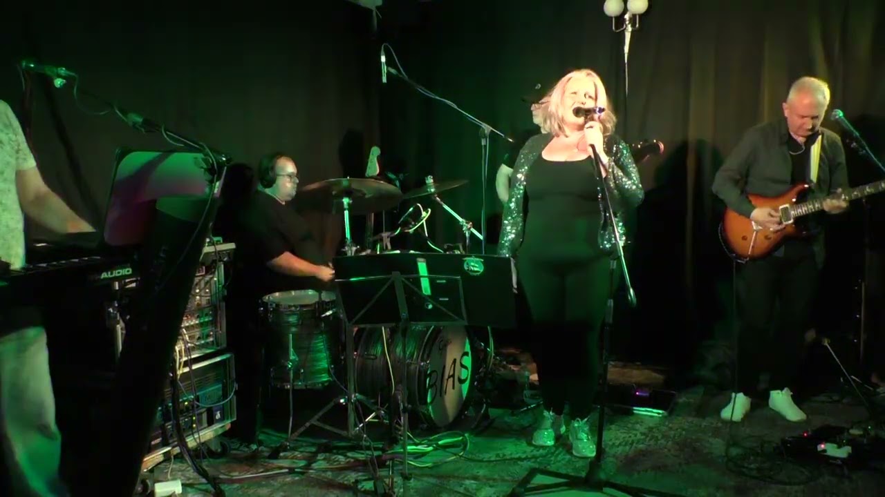 BIAS - DONT STOP BELEVIN - LIVE AT THE CROWN INN BRIDPORT