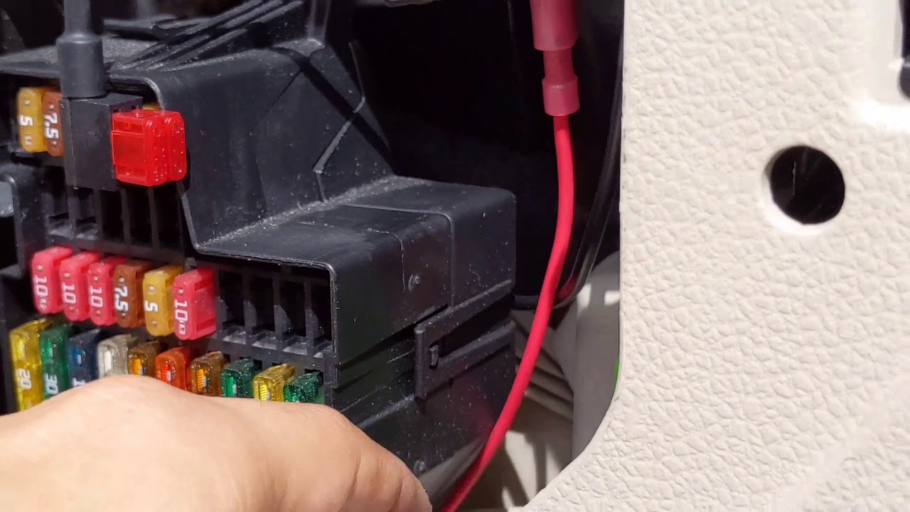 RCD330 PLUS on VW Passat 2015 - FUNCTIONAL BACK UP OEM CAMERA