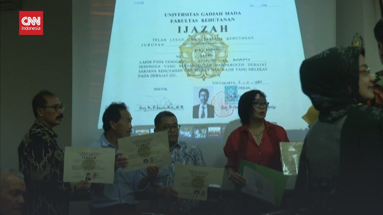Teman Kuliah Jokowi Ramai Ramai Tunjukkan Ijazah dan Foto