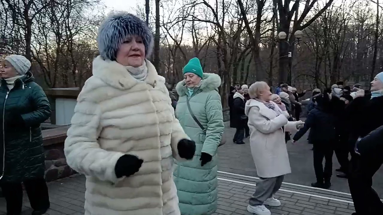 Весёлый дед...... 13.12.25 Гомель парк Луначарского 🥰💫