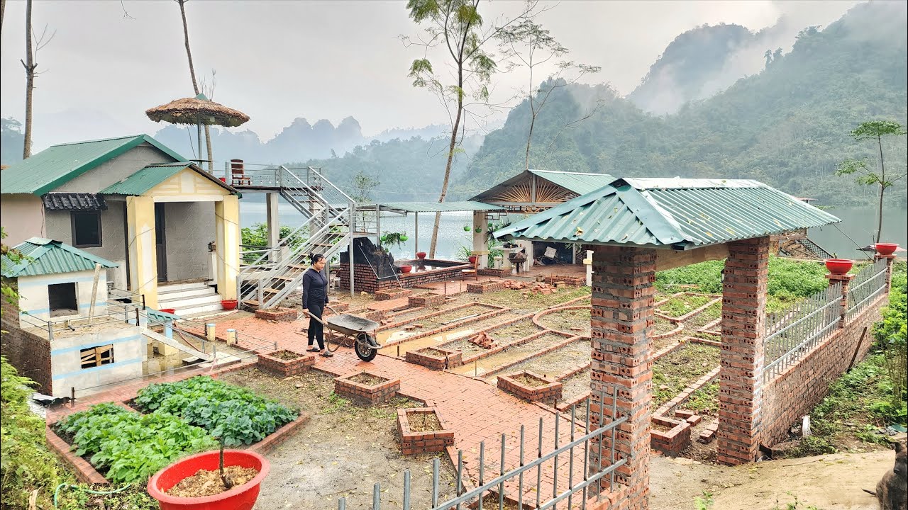 TIMELAPSE : 35 days of a girl building a new farm, constructing a garden and fish pond.