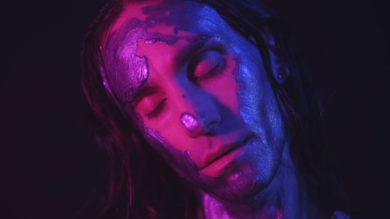 Giora - Safe in the Dark [Official Music Video]