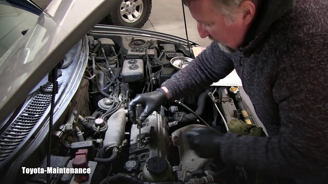 Toyota RAV4 valve cover gasket replacement