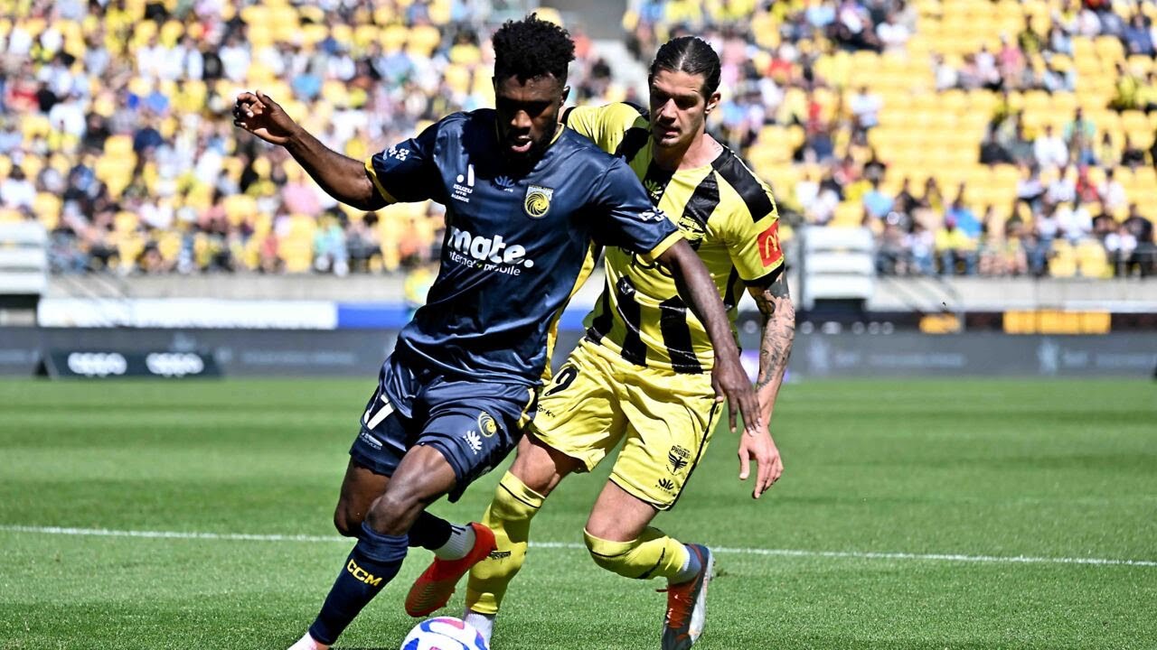 Wellington Phoenix v Central Coast Mariners - Macca's® Highlights | Isuzu UTE A-League