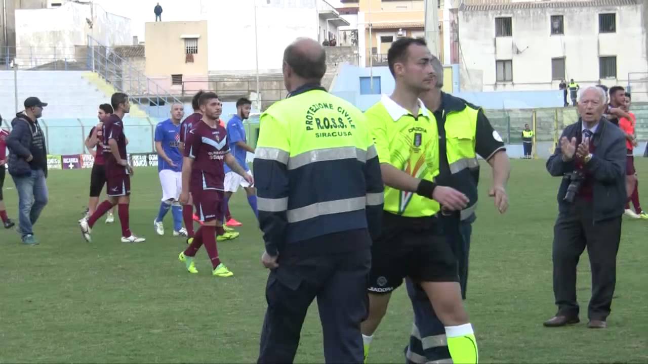 Invasione di campo a Siracusa contro la Castelbuonese