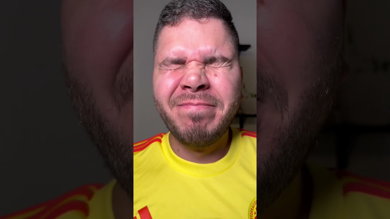 Karol G cantando el himno de Colombia en la copa am&eacute;rica