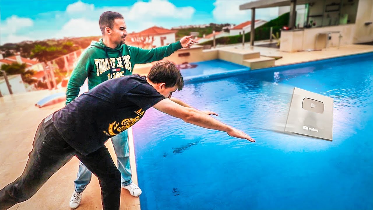 Ele atirou a minha placa do youtube para a piscina... | Torres