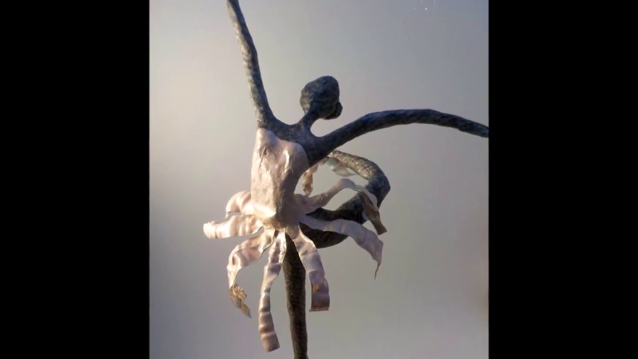 Personnage en papier mâché sur fil de fer- Papermache doll structure with iron wire