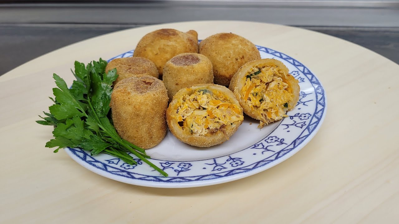 COXINHA DE FRANGO e ENROLADINHO DE SALSICHA