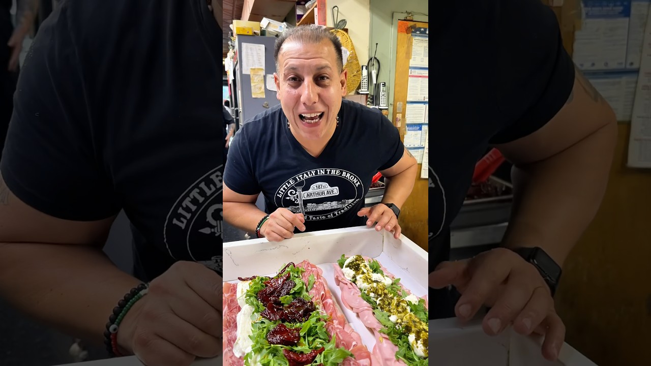 Вы когда-нибудь ели такой #итальянскийсэндвич? Как вам? 🇮🇹 #шорты #итальянскаяеда #сэндвич #мясо