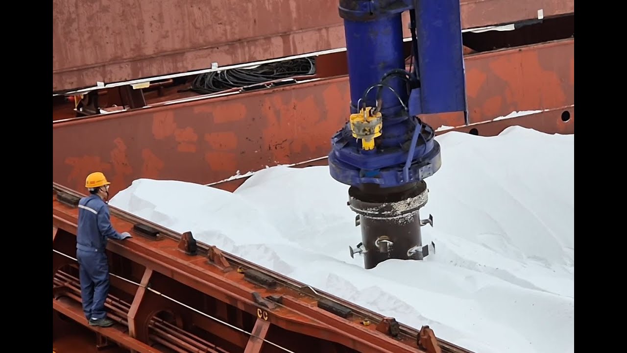 Efficient Urea Unloading with Siwertell ship unloader: No spillage, no dust, no downtim.