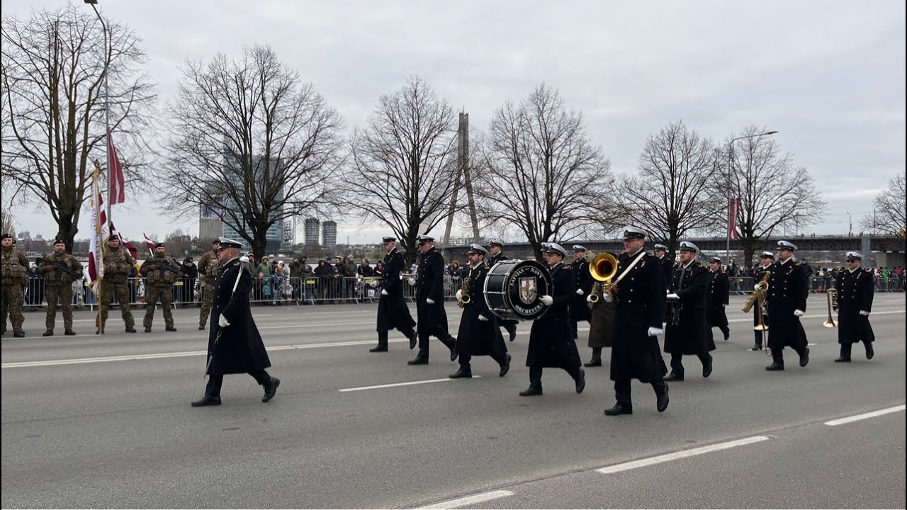 MILITĀRĀ PARĀDE PAR GODU LATVIJAS REPUBLIKAS 105. GADADIENAI