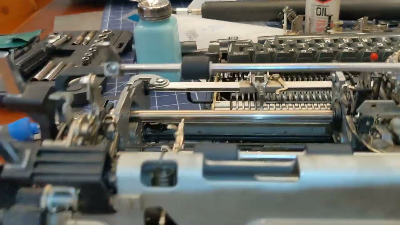 IBM Selectric explainer: Why does the drive motor need a clutch?
