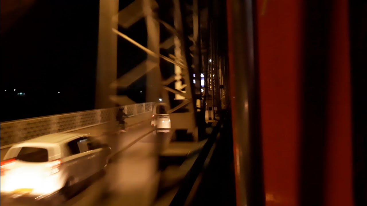 Aggressive Sealdah Rajdhani crossing Vivekananda Setu and skipping Dakshineswar