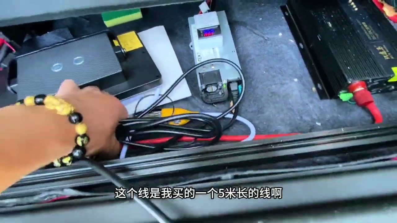 纯油坦克300改床车，加装4.8度电的副电瓶吹空调用电，看看我如何给副电瓶充电！#坦克300 #床车生活 #自驾游