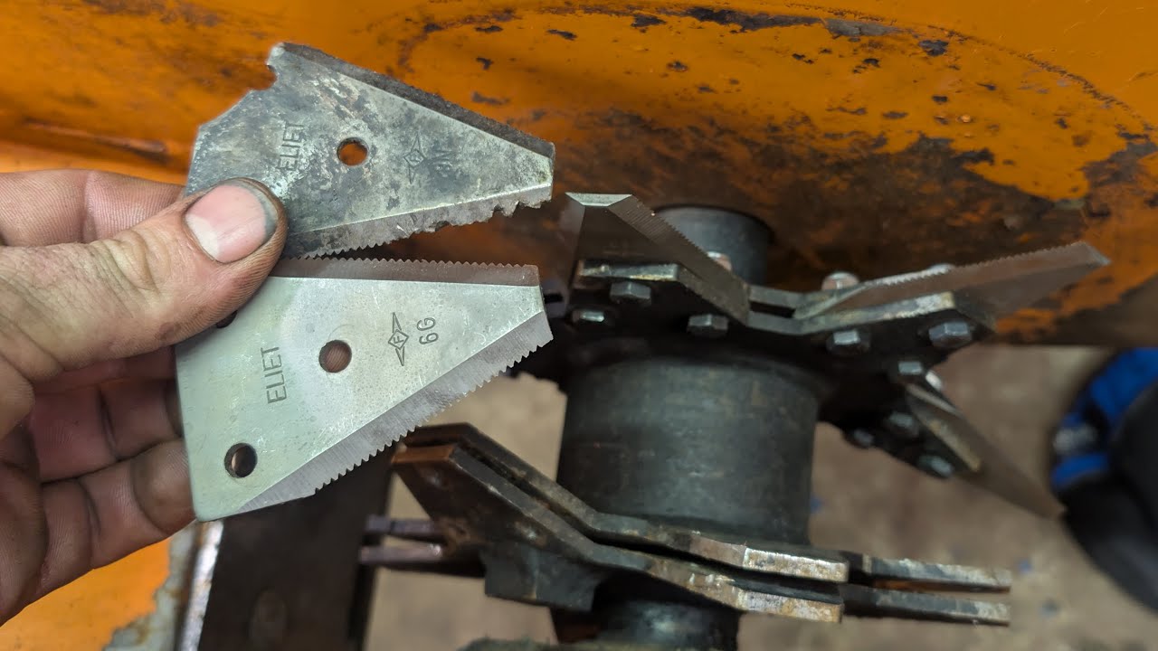 • on monte des couteaux neufs sur le broyeur Eliet !