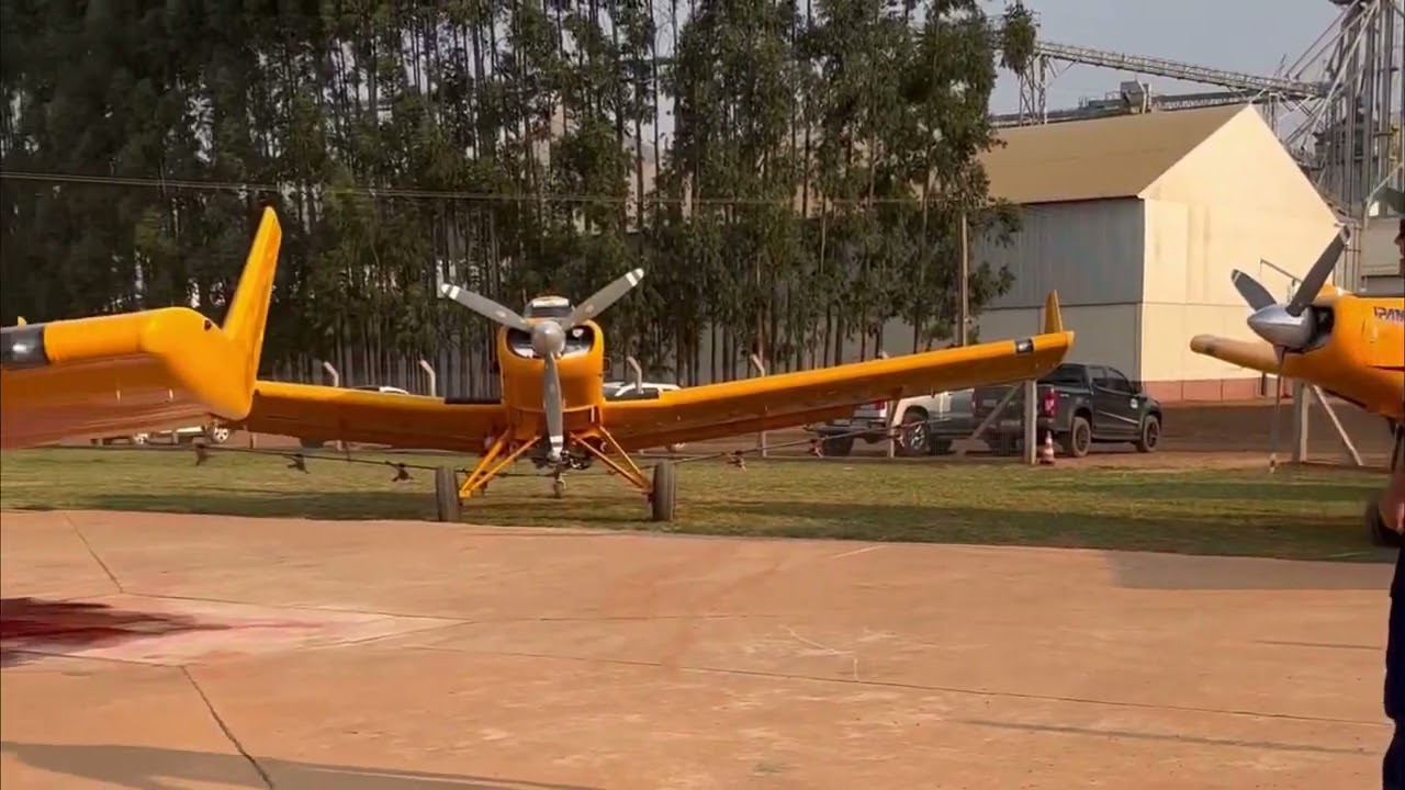 Avião agrícola Ipanema 