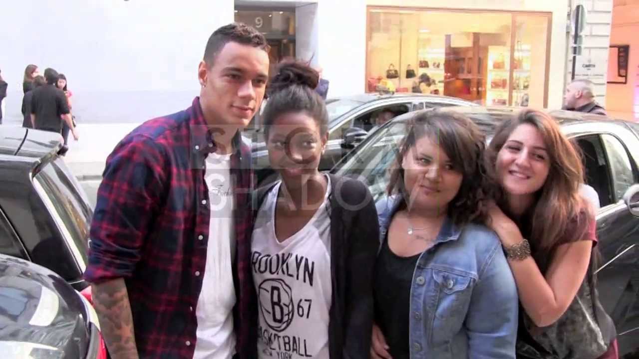 EXCLUSIVE - Gregory Van Der Wiel with fans in Paris