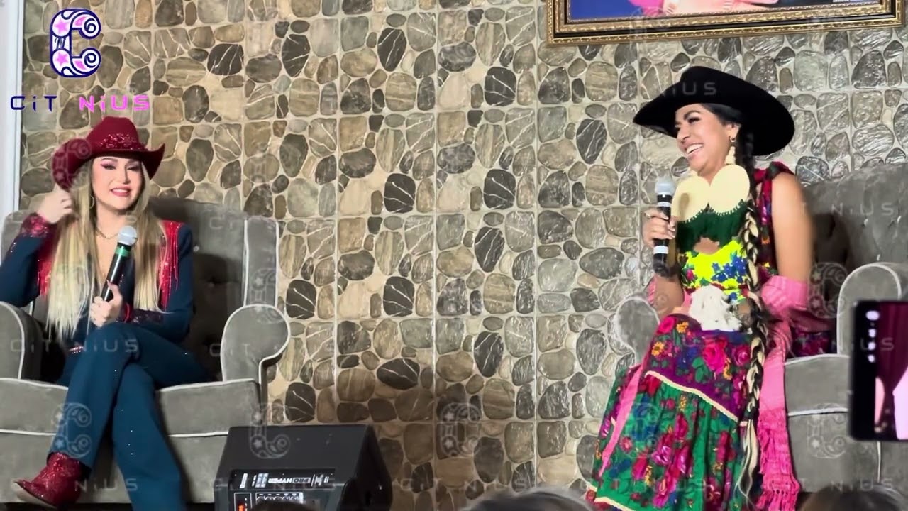 💥😱Pequeño accidente le roba la atención a LILA DOWNS y ALICIA VILLAREAL en conferencia de prensa 
