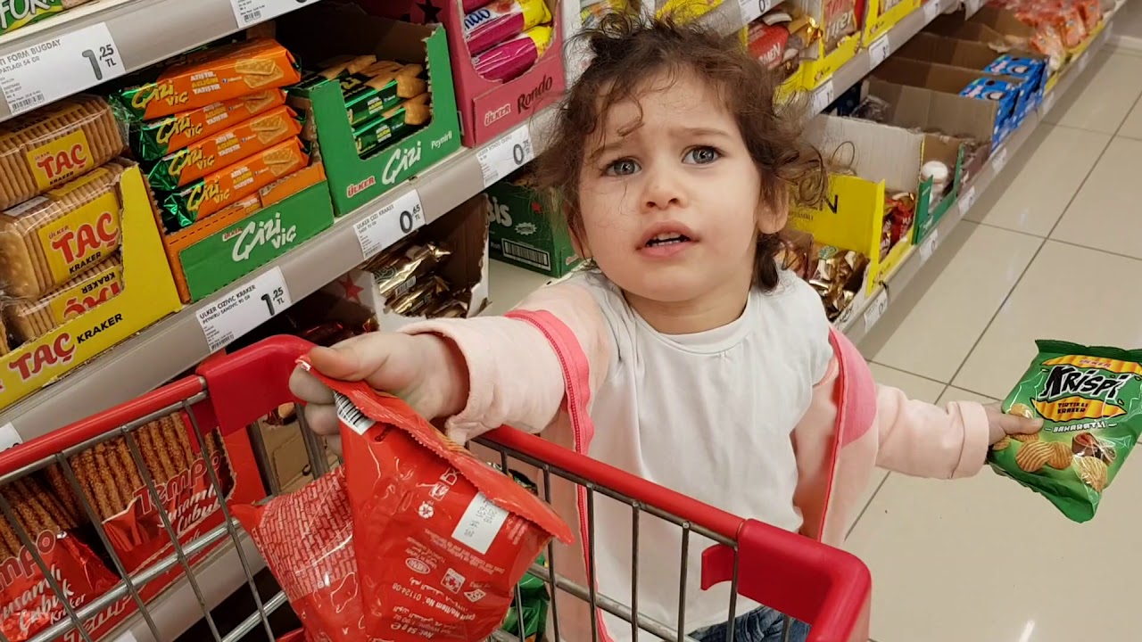 RABIA ŞOK MARKETE GİTTİ!! Alışveriş  yapti ve birsürü aburcubur aldi. Eğlenceli çocuk videosu..