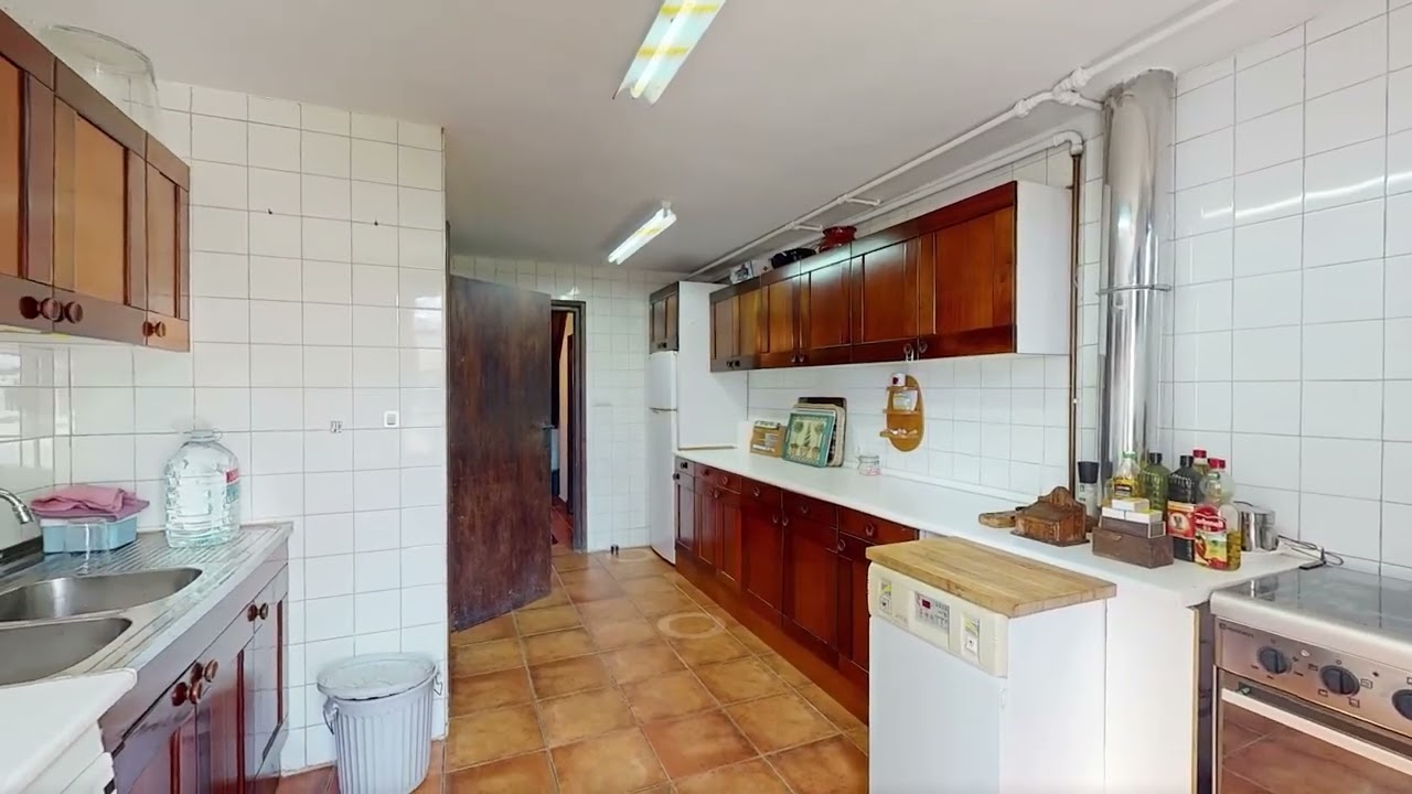 Casa con encanto y gran jardín en Basaburua, tres plantas, 6.800 m² de terreno y vistas al valle