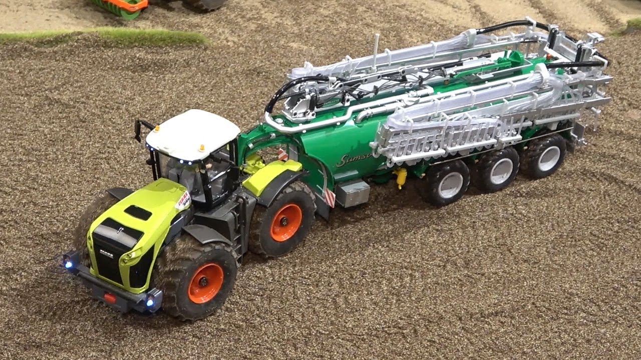 Spielwarenmesse 2019: Fernsteuerbarer Claas von Siku geht ab!