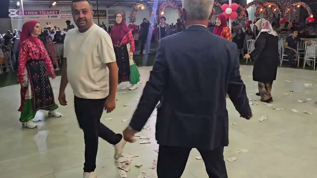DEMİRCİ'de SÜNNET TÖRENİNDE SÖĞÜTCÜK KÖY MUHTARI MUSTAFA ÇİFTİ VE KÖYLÜLERİ OYNUYOR 30-08-2025 