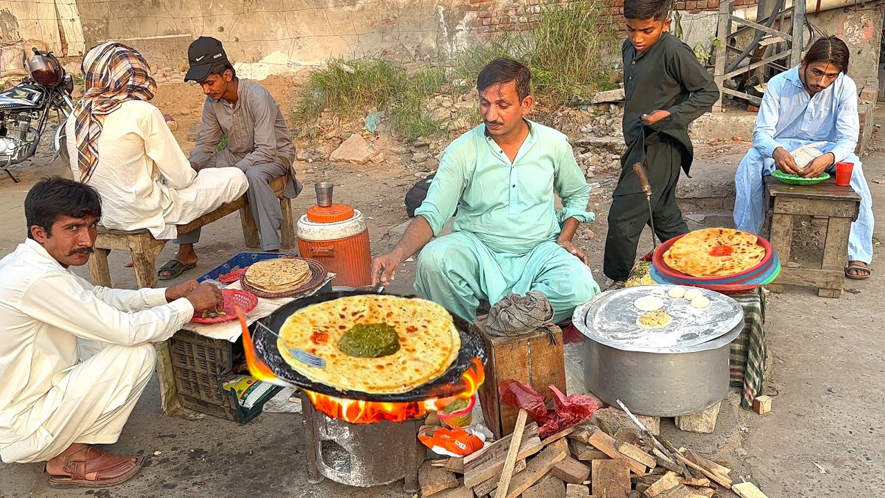 WINTER SPECIAL SAAG PARATHA | DESI PUNJABI STREET FOOD PAKISTAN | LAHORI STREET FOOD 2025