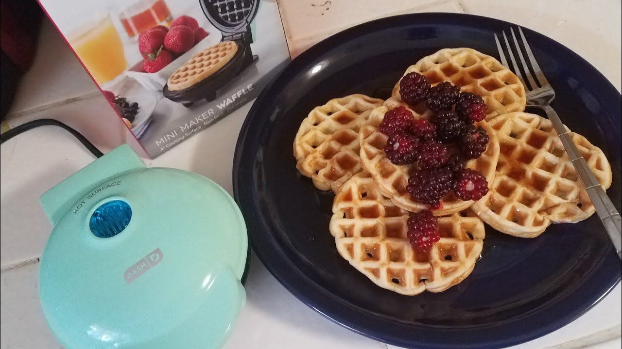 Review Mini Waffle Maker from Amazon