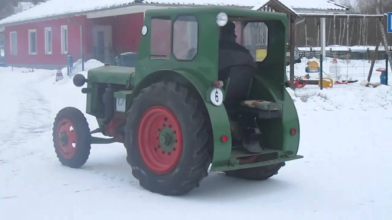 Traktor Oldtimer IFA Pionier RS01/40 im Schnee (Tractor Oldtimer)