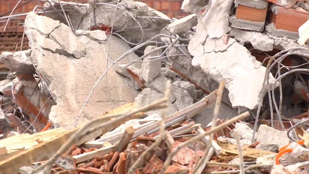 Rrënimin e shtëpive në Hajvali, banorët e konsiderojnë të padrejtë - 12.10.2016 - Klan Kosova