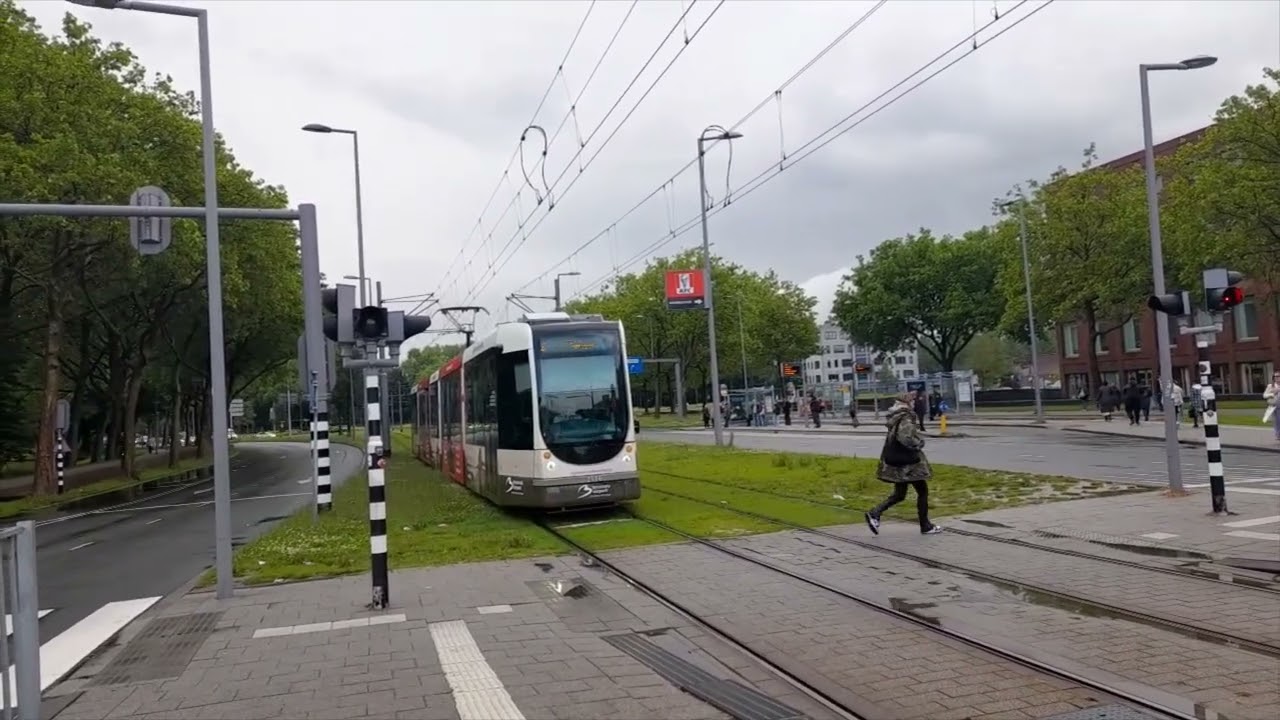 Twee RET Trams vertrek en aankomst Station Lombardijen Rotterdam. #9 juni 2022