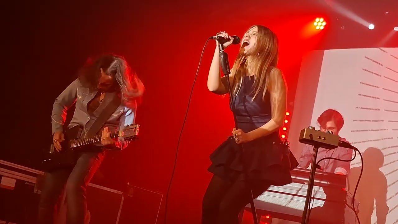 Santamante - carne nuda + coperta di vetri - live al Glue Firenze  6.12.2025 #live #Santamante #Glue
