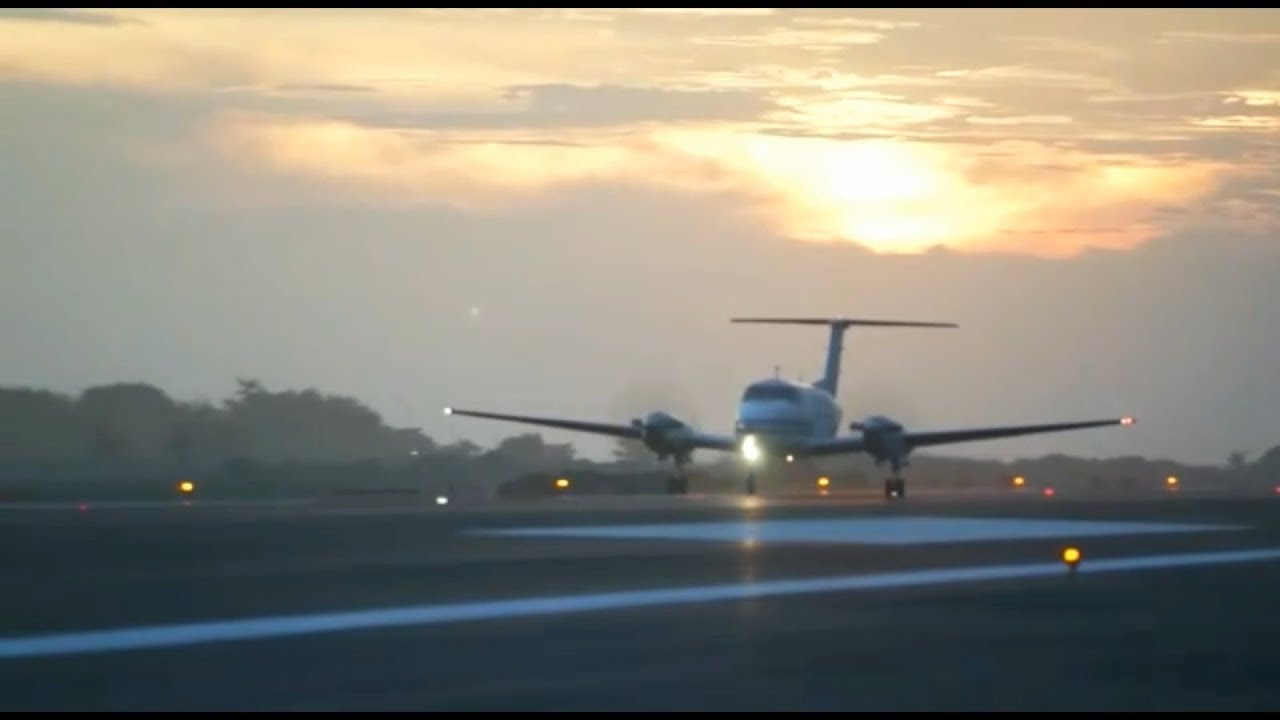 JOSS!! Landing Pesawat Perdana, di Bandara ‘YIA’ - NET YOGYA