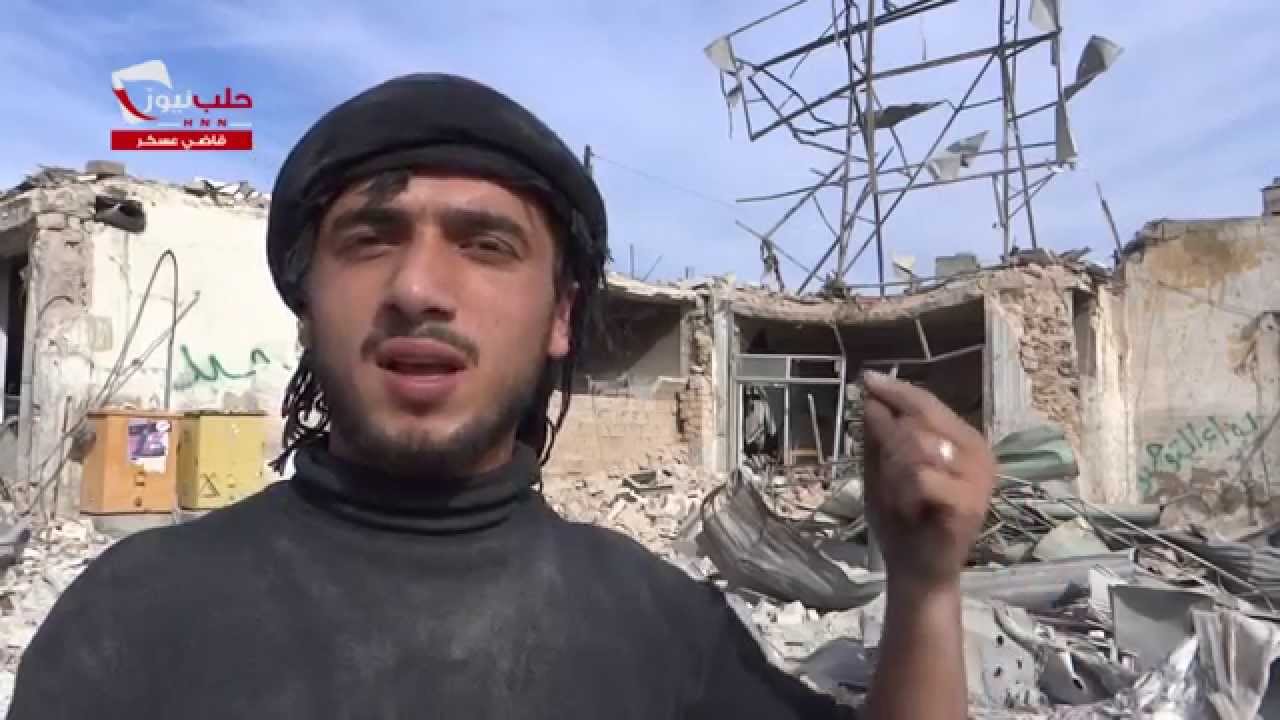 حلب قاضي عسكر اثار الدمار جراء القصف العنيف الذي شهده الحي 18 10 2014