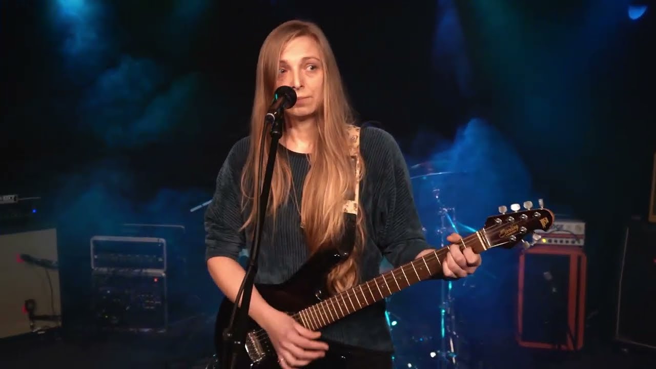 Lovely Weirdo - Tomcat (live at StageHouse Open Mic Night, HQ)