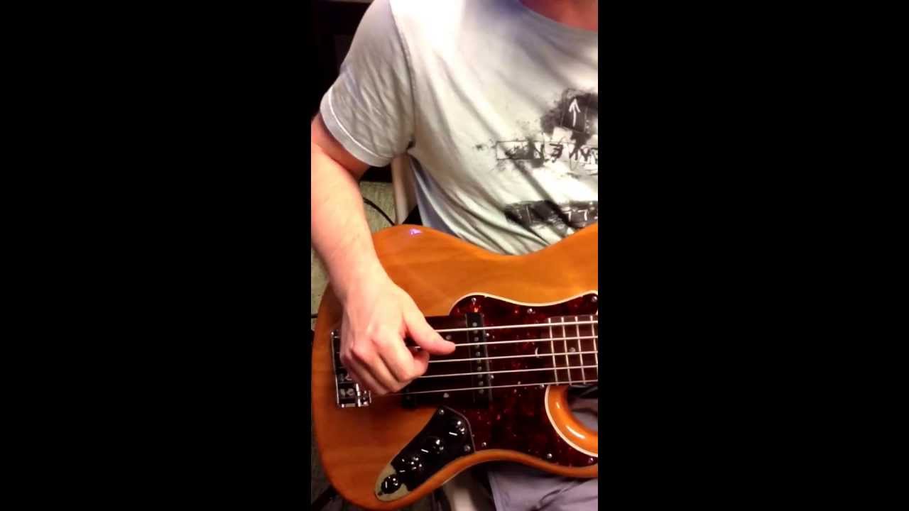 Four finger right hand technique - The chicken bass figure